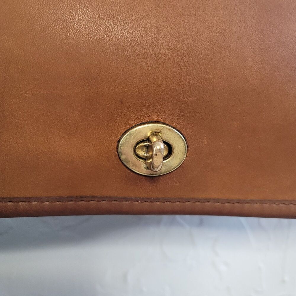 Vintage Coach Dinky Bag NYC Leather Turnlock Crossbody Bag Brown 051-9648 USA - Picture 2 of 12